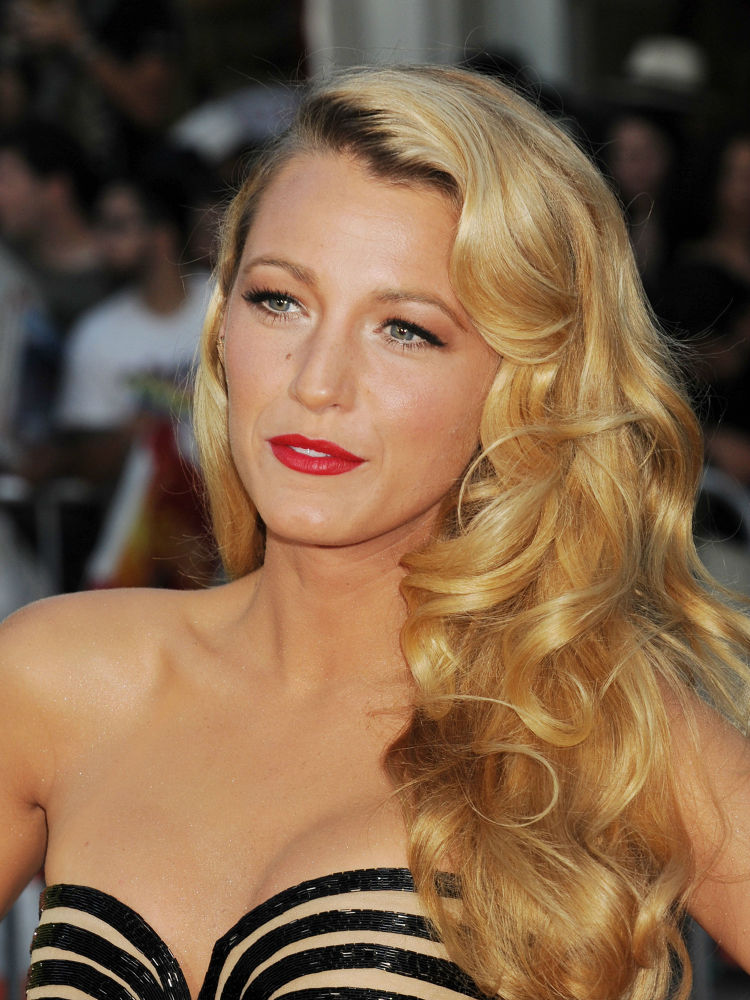 8beautyloosk_blakelively_06.jpg