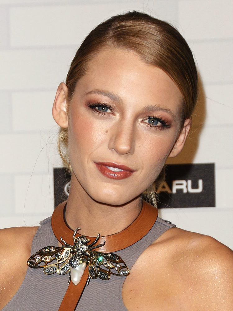 8beautyloosk_blakelively_07.jpg