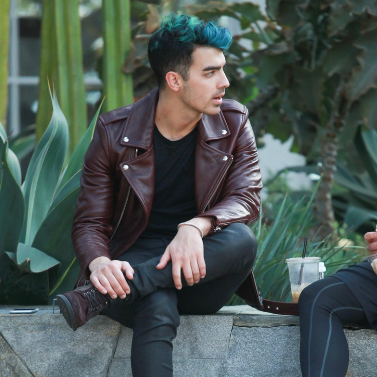 9bluehair_celebs_04.jpg