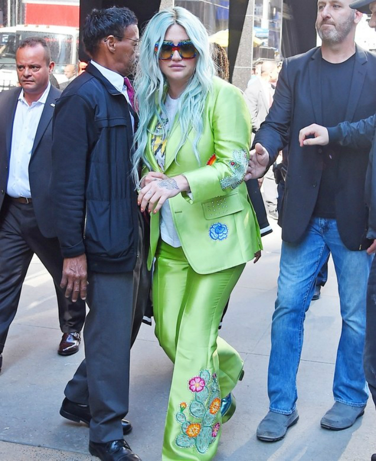 9bluehair_celebs_05.jpg