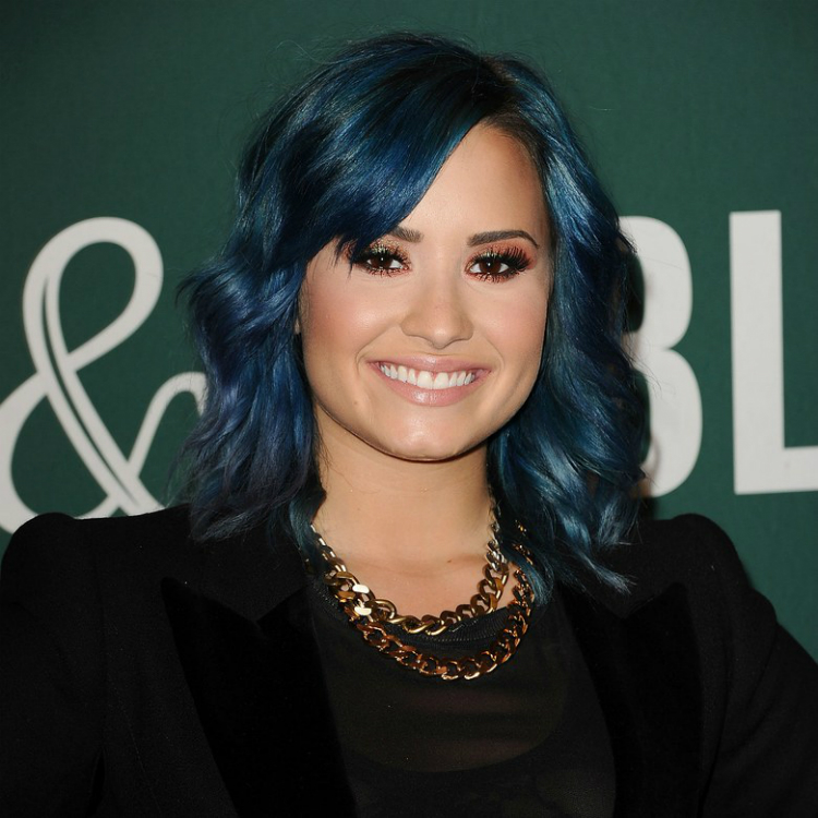9bluehair_celebs_06.jpg