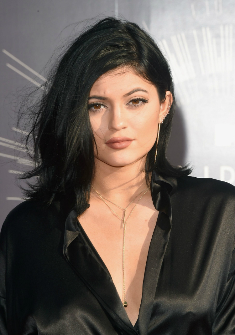 9mediumlenght_hairstyles_09.jpg