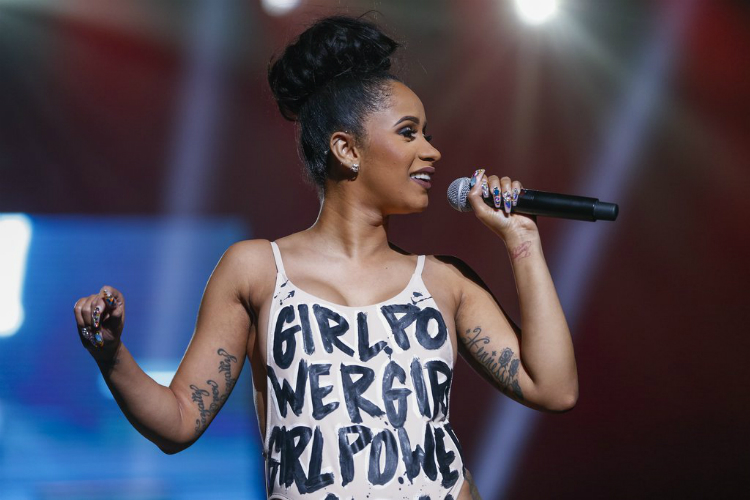 10beautylooks_cardib_09.jpg