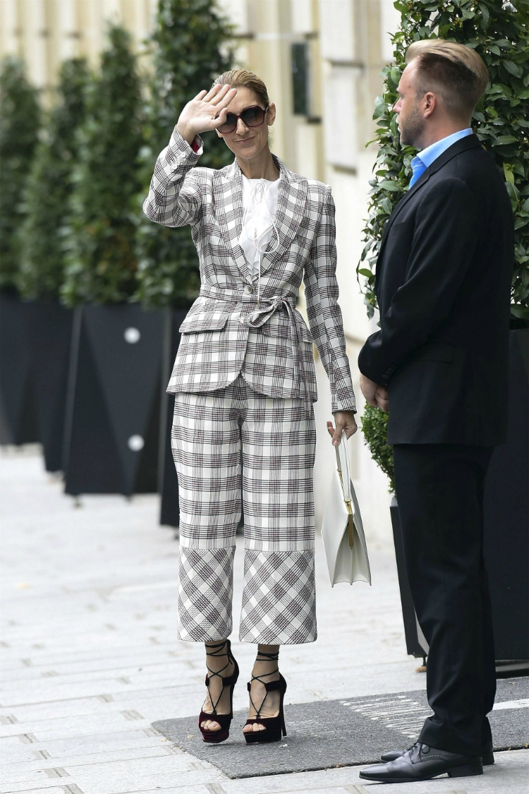 8celinedionlooks_ss17_01.jpg
