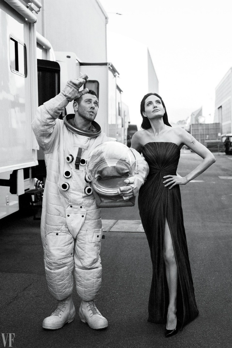 angelina_vanityfair_september_05.jpg