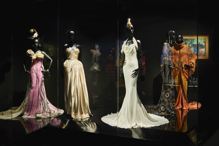 dior_exhibition_paris_01.jpg