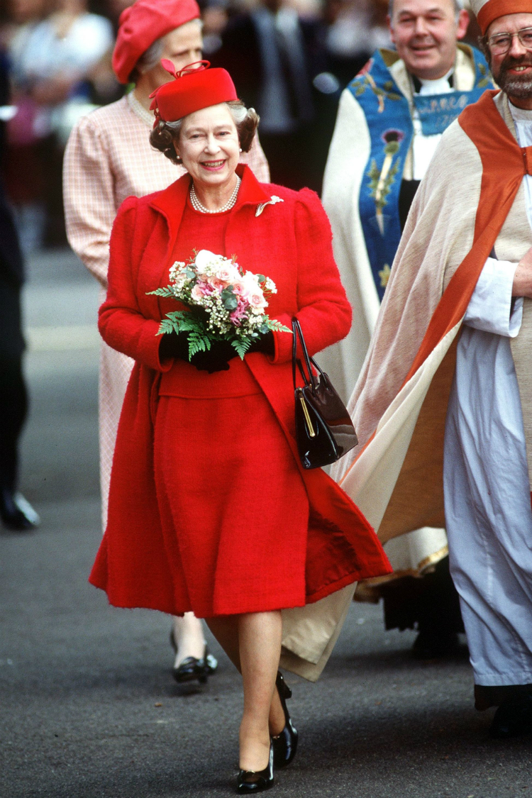 elizabeth_rainbowflag_looks_01.jpg
