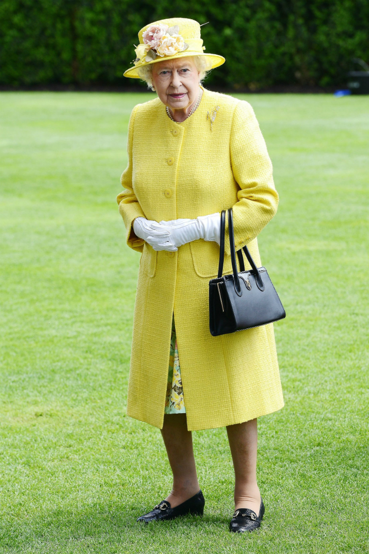 elizabeth_rainbowflag_looks_03.jpg