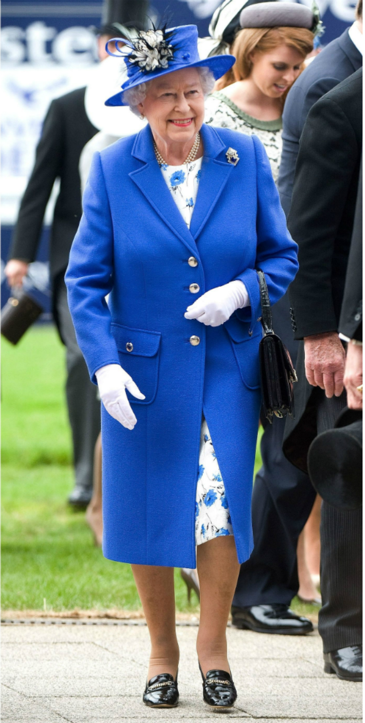 elizabeth_rainbowflag_looks_05.jpg