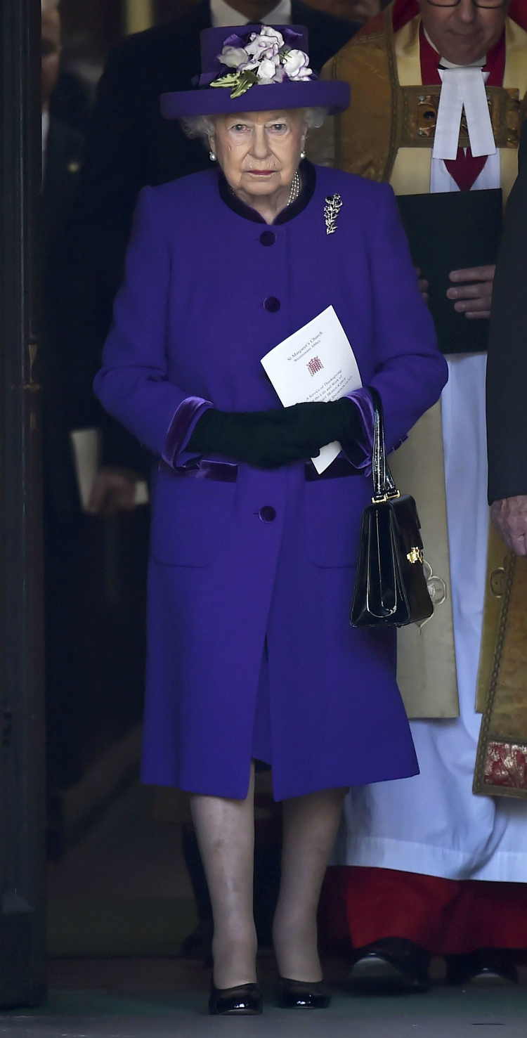 elizabeth_rainbowflag_looks_06.jpg
