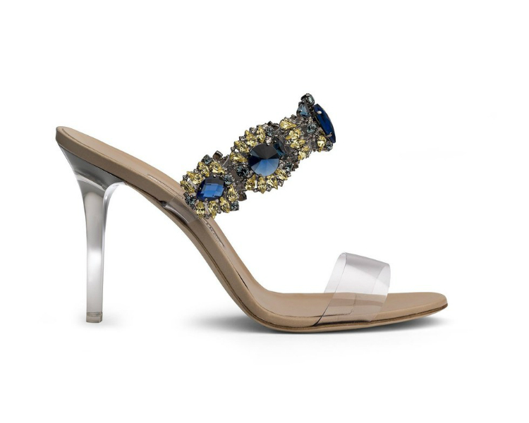 rihanna_sostoned_manoloblahnik_03.jpg