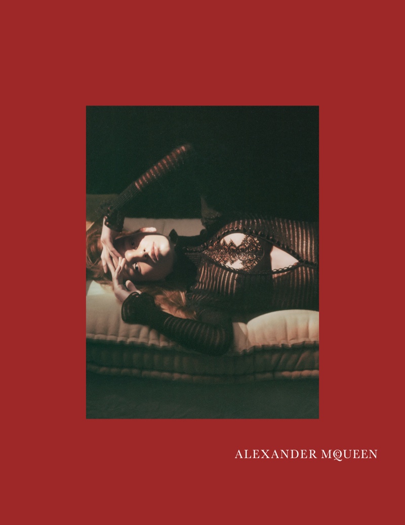 Alexander-McQueen-2015-Fall-Ad-Campaign03.jpg