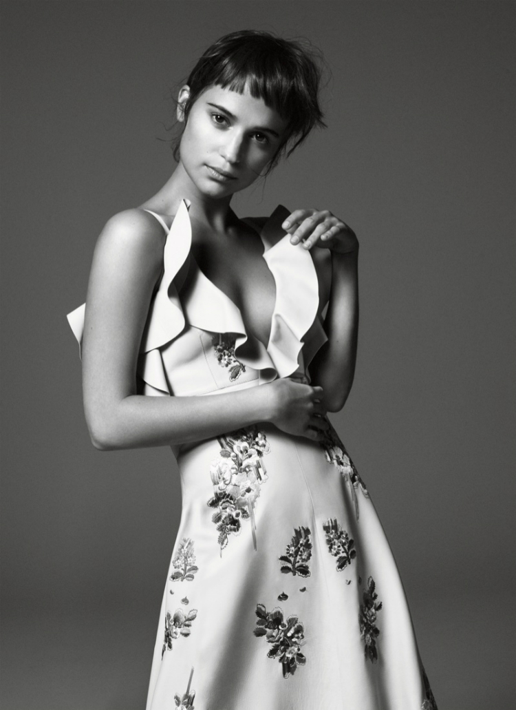 Alicia-Vikander-Vogue-January-2016-Cover-Photoshoot01.jpg