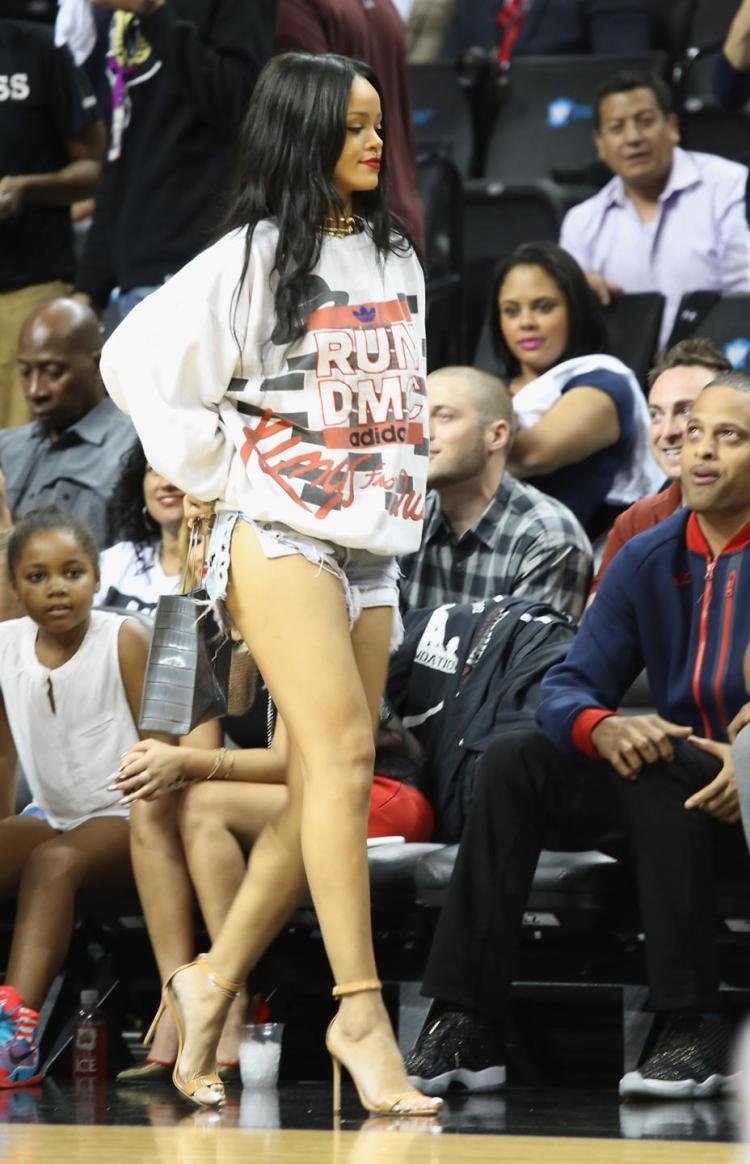 gamenight_looks_celebs_00.jpg