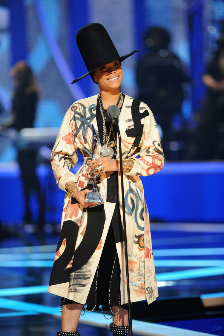 10hats_erykahbadu_07.jpg