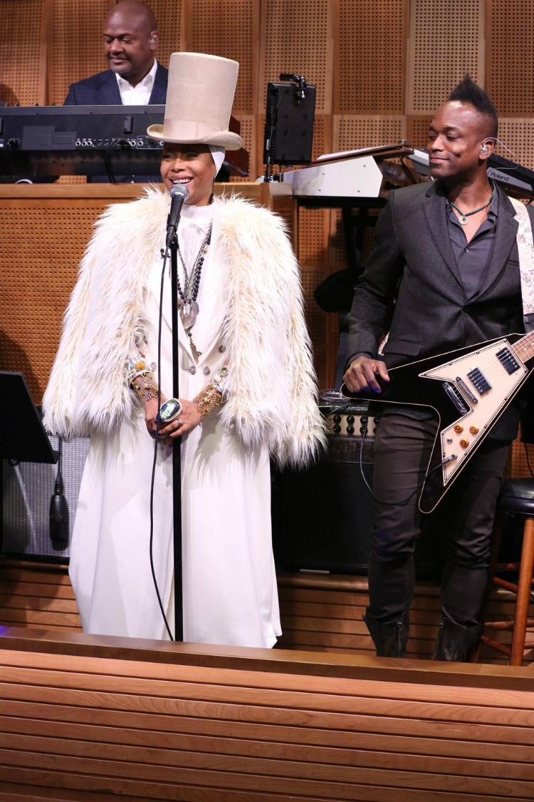 10hats_erykahbadu_08.jpg