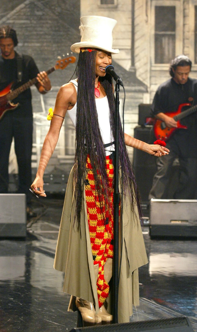 10hats_erykahbadu_09.jpg