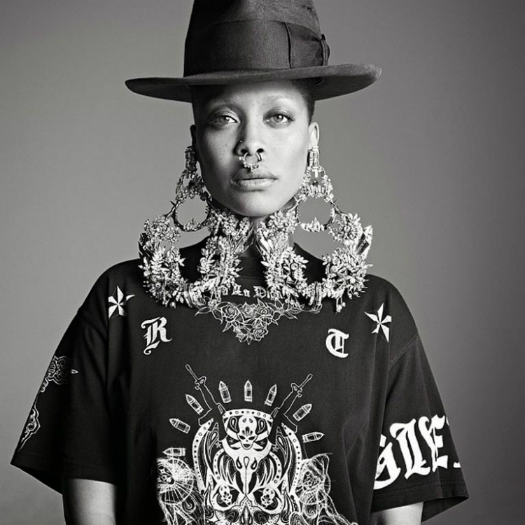 10hats_erykahbadu_11.jpg