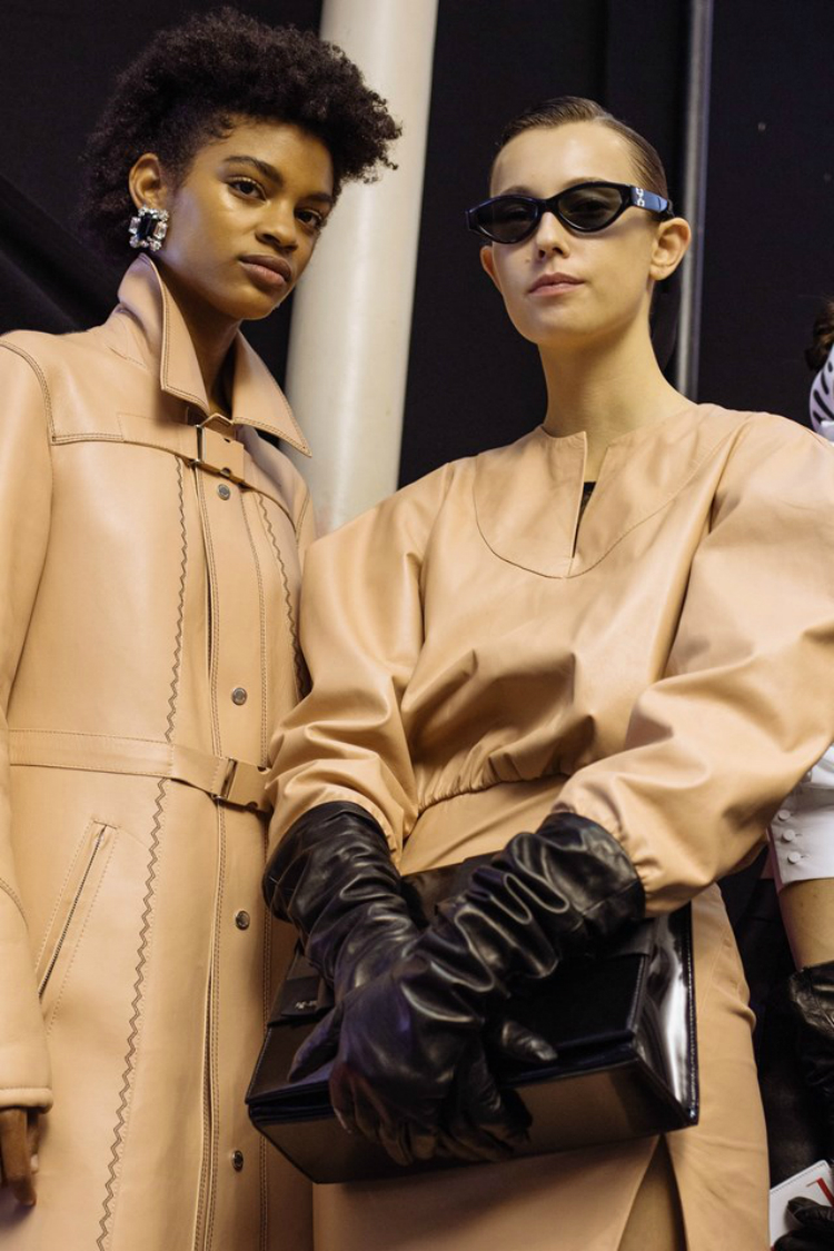 18_offwhite_naomi_03.jpg