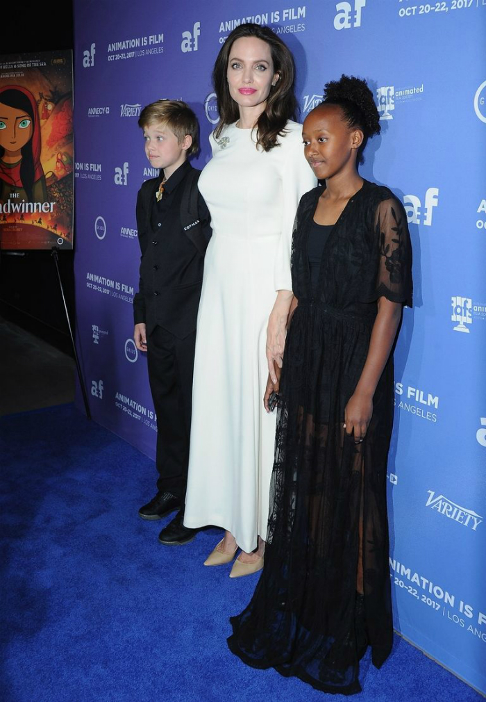 angelina_withkids_atpremiere_01.jpg