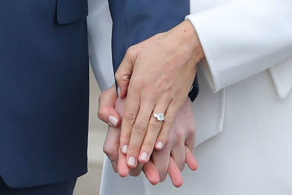 engagementring_meghanmarkle_noreplica_01.jpg