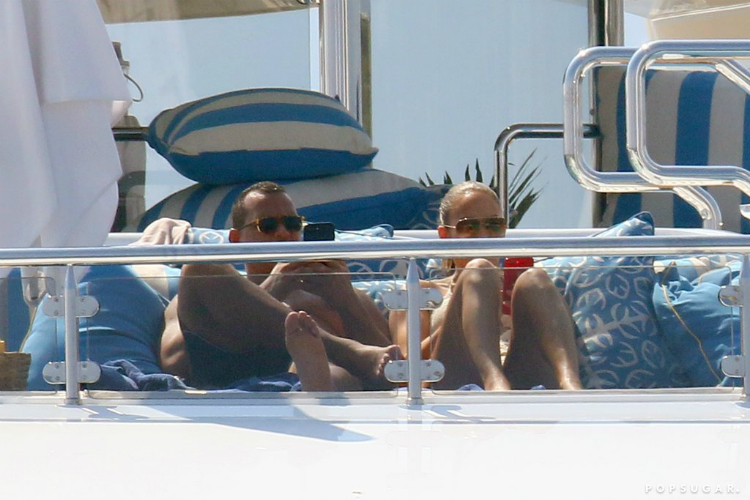jlo_alex_france_vacay_01.jpg