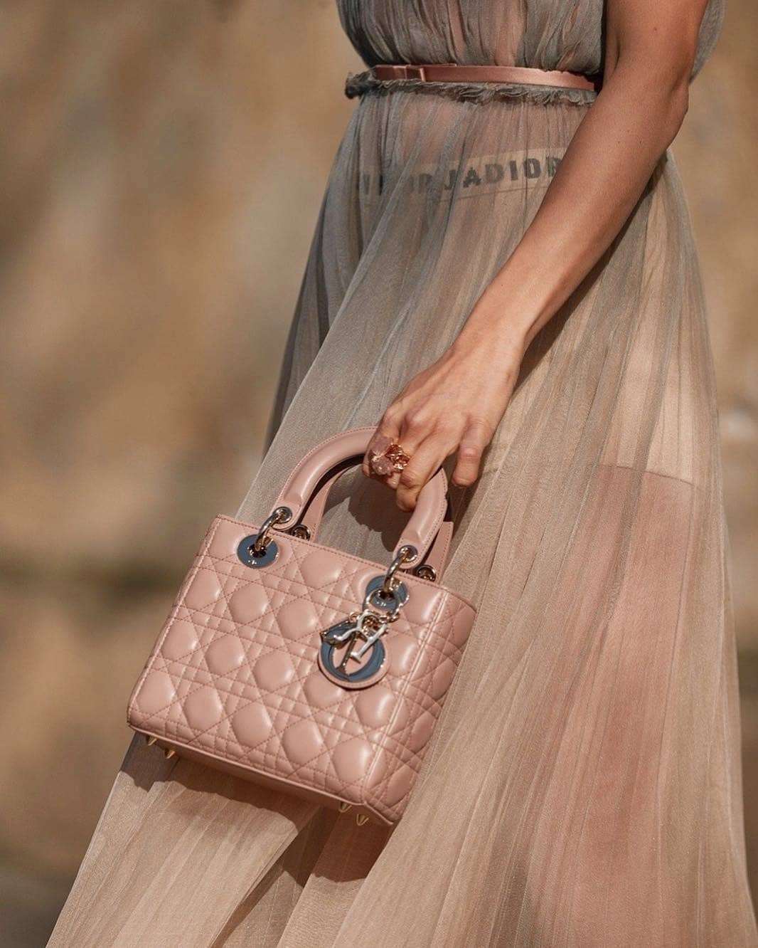 fashion____daily____2_4_2019_1_16_12_593.jpg
