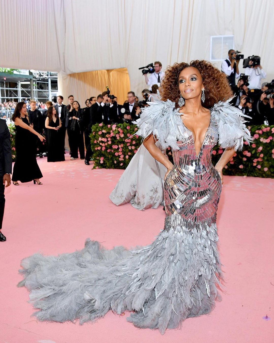 themetgalaofficial_58409446_347918196080820_4727379189139331962_n.jpg