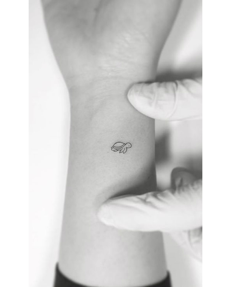 10smalltattoos_02.jpg