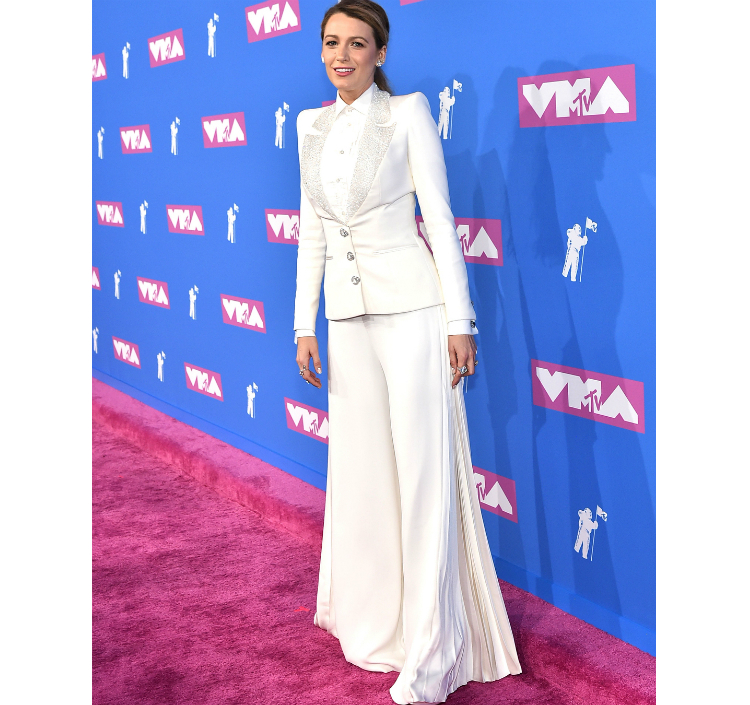 4augustlooksblakelively_05.jpg