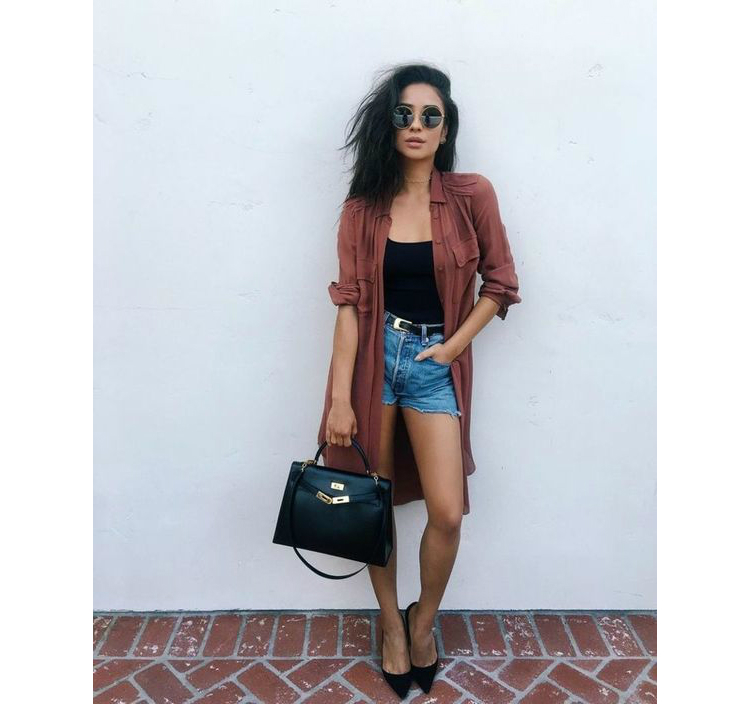 5waystowearoversizedshirt_05.jpg