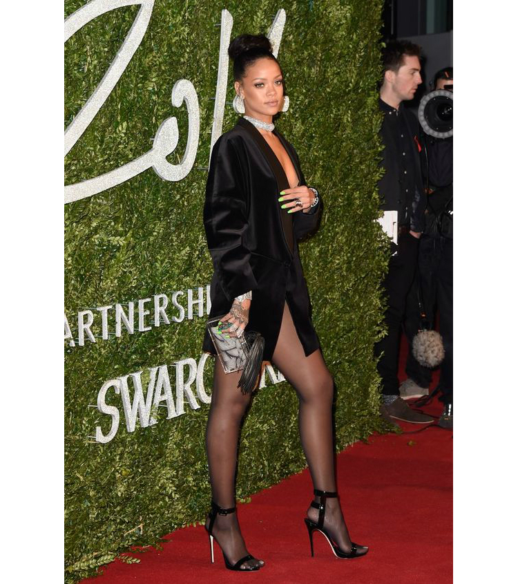 10rihannasexytimes_05.jpg