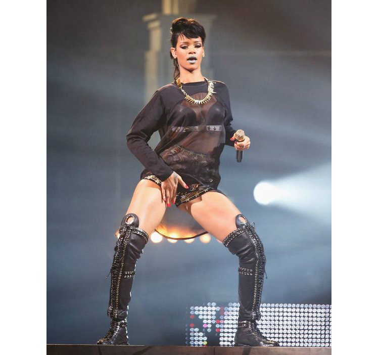 10rihannasexytimes_07.jpg