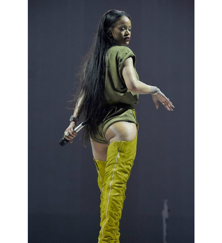 10rihannasexytimes_10.jpg