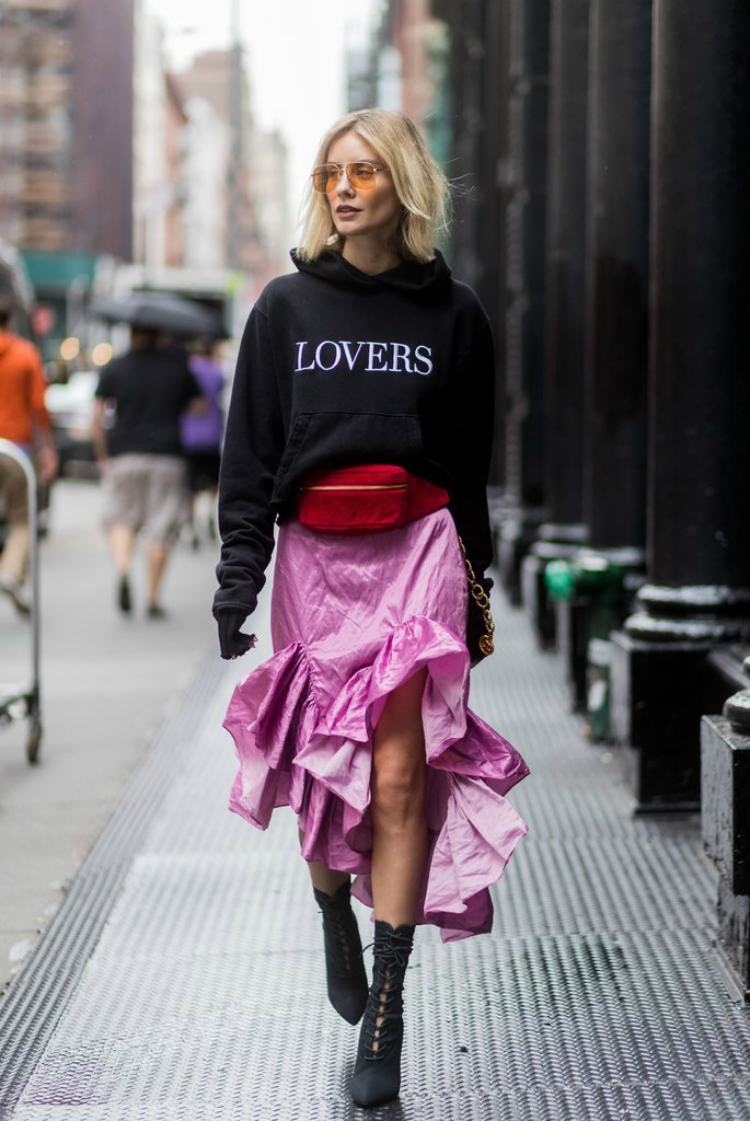 5waystowearthefannypack_03.jpg