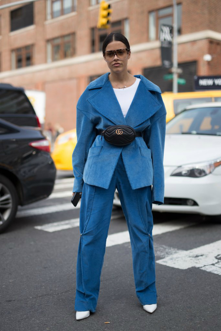 5waystowearthefannypack_04.jpg