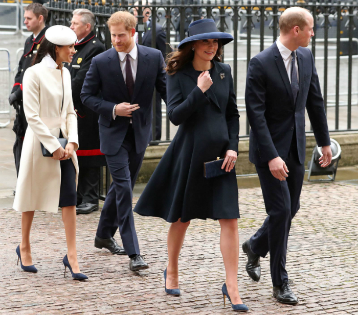 markle_pantyhoses_legs_01.jpg
