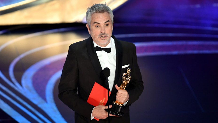 alfonso_cuaron_accepts_the_foreign_language_film_award_for_roma_onstage-oscars_2019-getty-h_2019__1.jpg