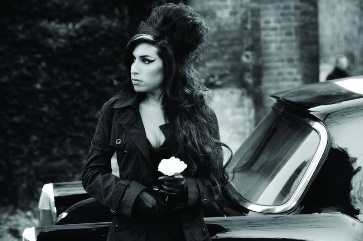 Η μητέρα της Amy Winehouse μιλά 15 χρόνια μετά τον θάνατό της: «Το μόνο αφεντικό είναι ο εθισμός»