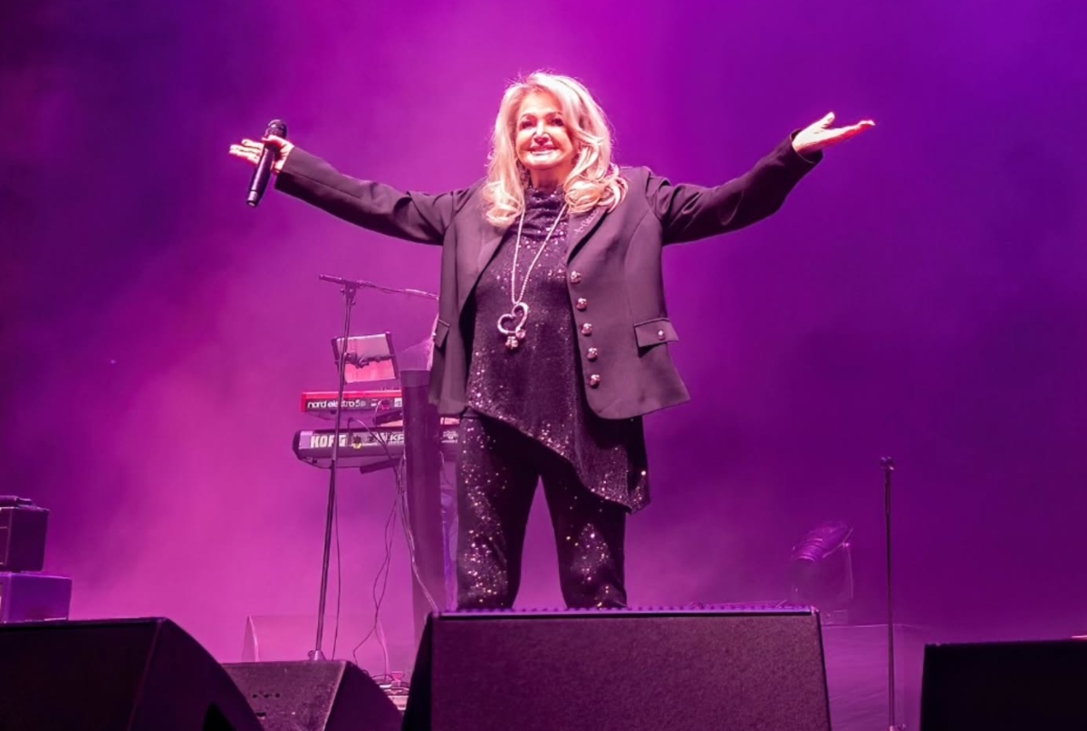 &Pi;έ&theta;&alpha;&nu;&epsilon; &eta; Bonnie Tyler, &sigma;&epsilon; &eta;&lambda;&iota;&kappa;ί&alpha; 75 &epsilon;&tau;ώ&nu;