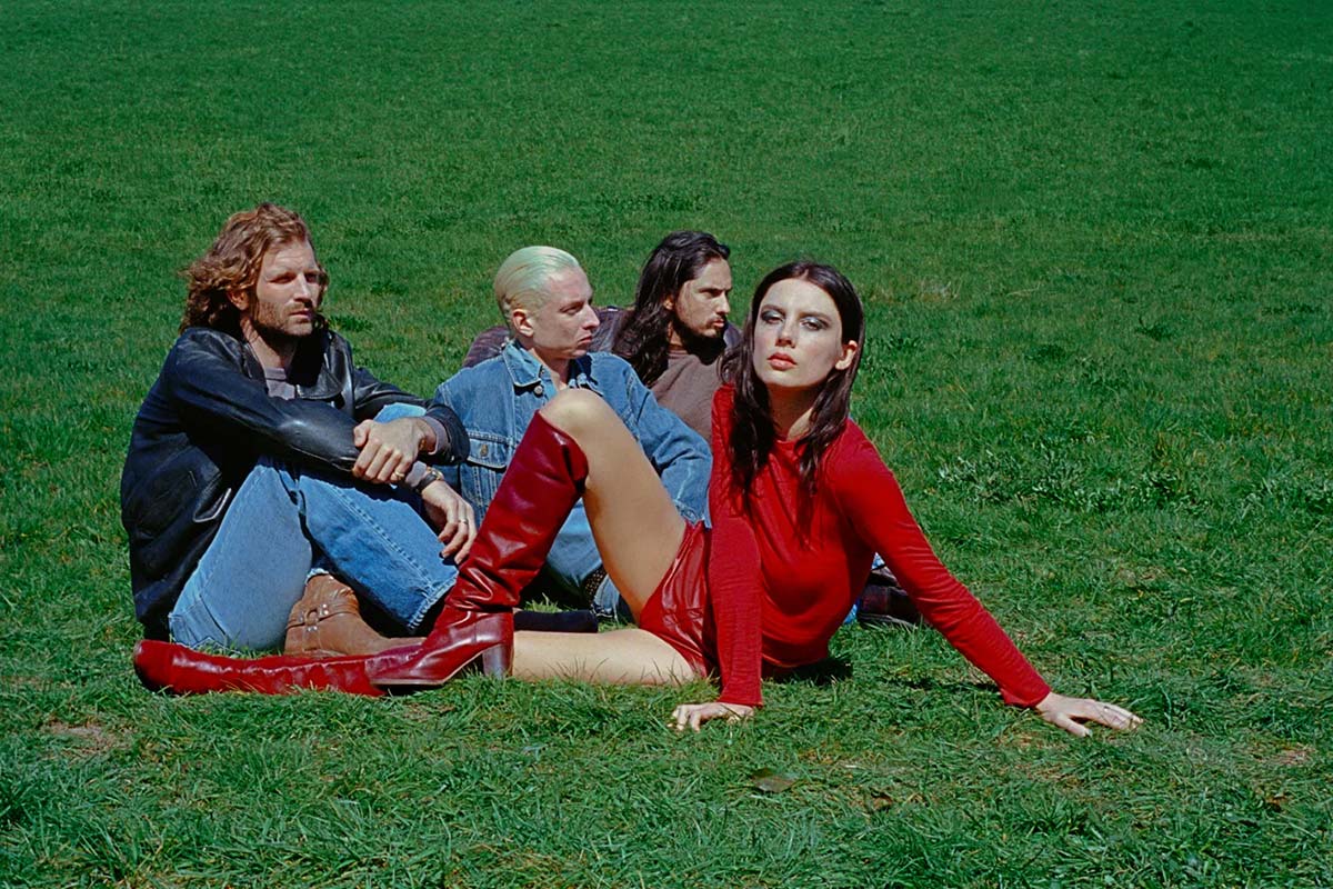 Οι Wolf Alice μοιράζονται το ανέκδοτο "Gospel Oak" από τις ηχογραφήσεις του "The Clearing"