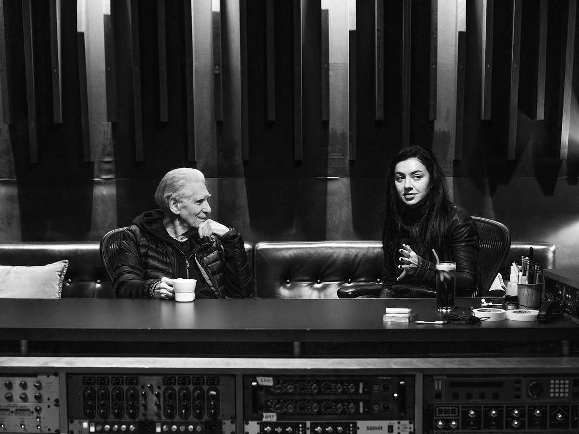 Η Charlie XCX αποκάλυψε συνεργασία-έκπληξη με τον master του horror, David Cronenberg