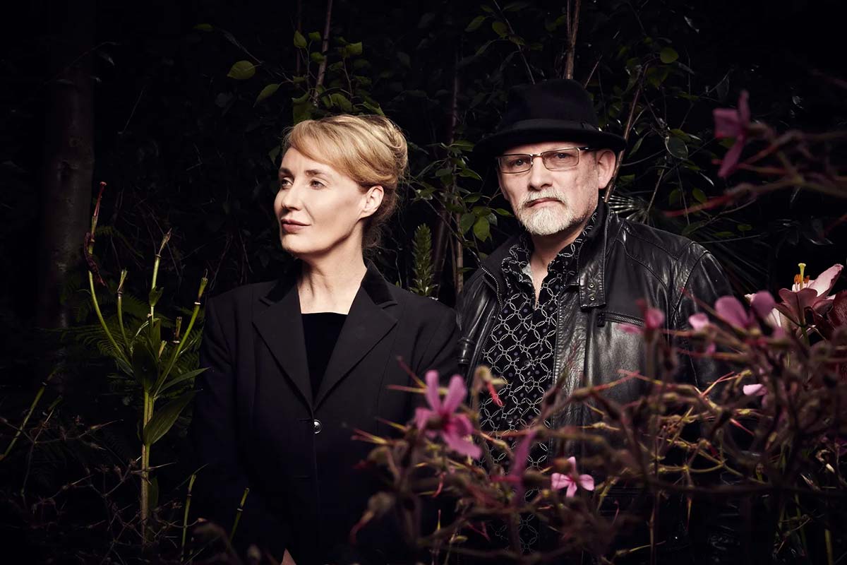 Οι Dead Can Dance κυκλοφορούν το νέο κομμάτι "The Cicadas", εμπνευσμένο από τον Πλάτωνα