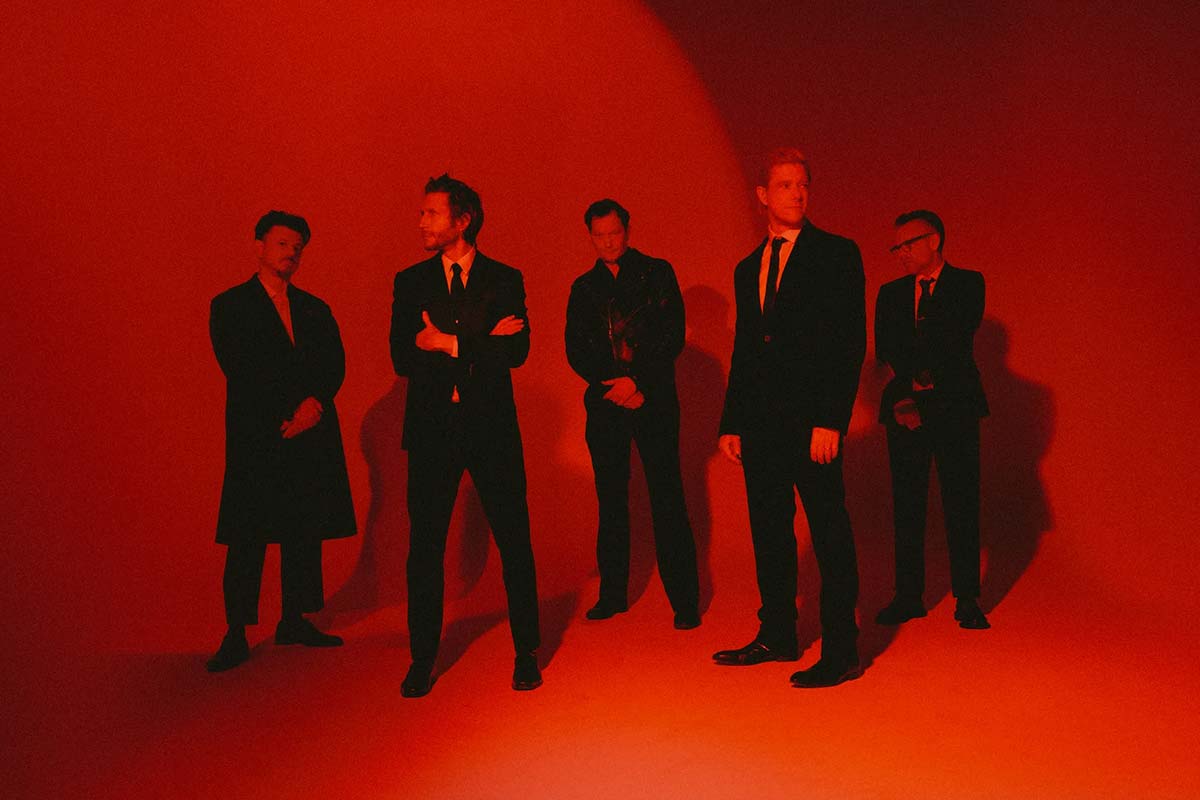 &Sigma;&epsilon; countdown &gamma;&iota;&alpha; &tau;&omicron; &nu;έ&omicron; album, &omicron;&iota; Interpol &kappa;&upsilon;&kappa;&lambda;&omicron;&phi;&omicron;&rho;&omicron;ύ&nu; &tau;&omicron; single "Iron City"