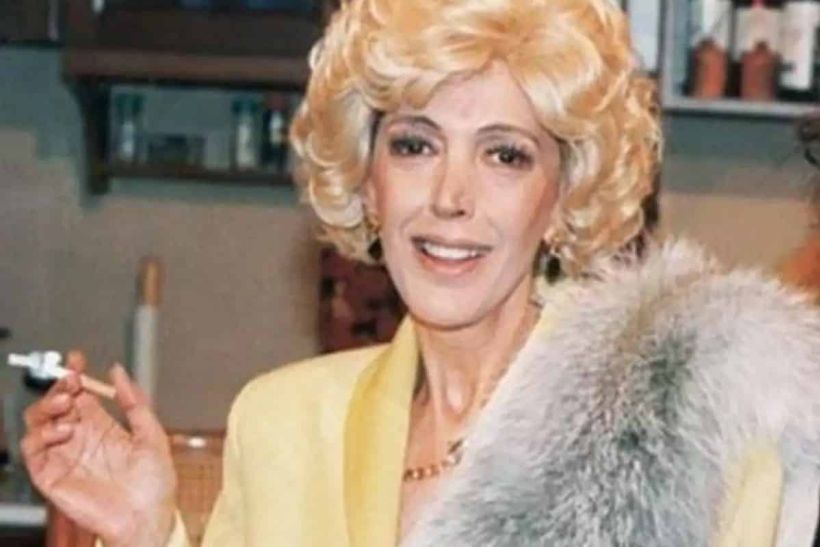 Ντίνα Κώνστα: «Έγινα ηθοποιός γιατί δεν θα μπορούσα να ζω μια φυσιολογική ζωή»