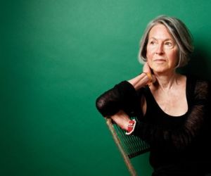 Louise Glück: «Για να γεννηθείς, το σώμα σου συνάπτει μια συμφωνία με τον θάνατο»