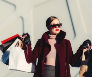 «Ψωνίζω άρα Υπάρχω»: Πώς γίνεται η Black Friday να συμπίπτει με την Ημέρα της Αγοραστικής Αποχής;