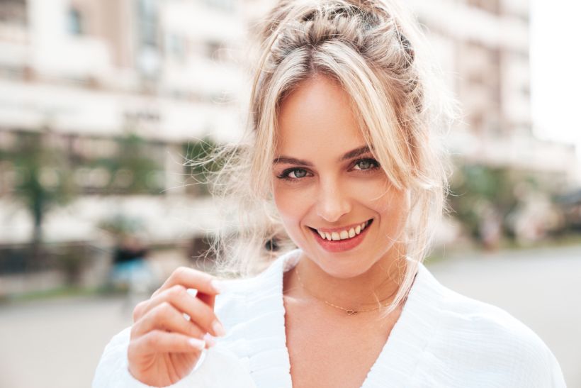 Beautiful young woman outdoors/ halayalex/ envato
