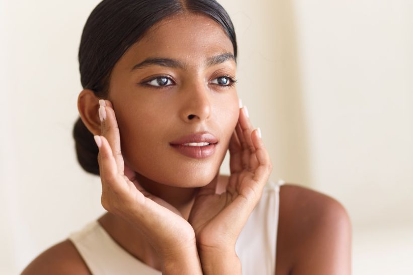 Η skincare ρουτίνα που ακολουθώ όσο κοιμάμαι για ξεκούραστη επιδερμίδα