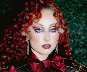 Chappell Roan: Το “Pink Pony Girl” και η queer glam επανάσταση